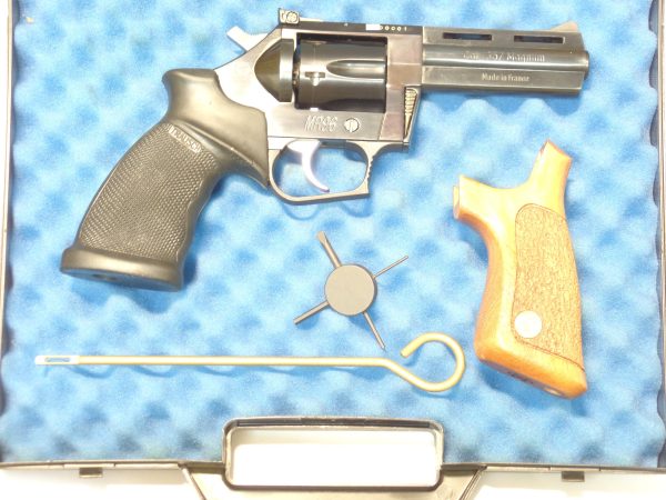 SAMSUNG CAMERA PICTURES MANURHIN MR96 calibre 357 Magnum