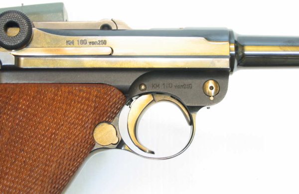 Mauser_collector_10_b148ef69908fb6dbd7b563ef47ed7172-3.jpg LUGER P08 Marine commémoratif calibre 9Para
