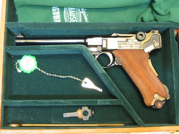Mauser_collector_3_b88873ecfa26a183c2cd67d49e53e044-3.jpg LUGER P08 Marine commémoratif calibre 9Para