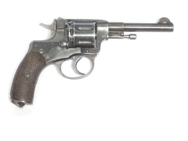 Nagant_1895_2_a5da1967aaedde390b36127d9a374aa3.jpg Revolver NAGANT - 1895